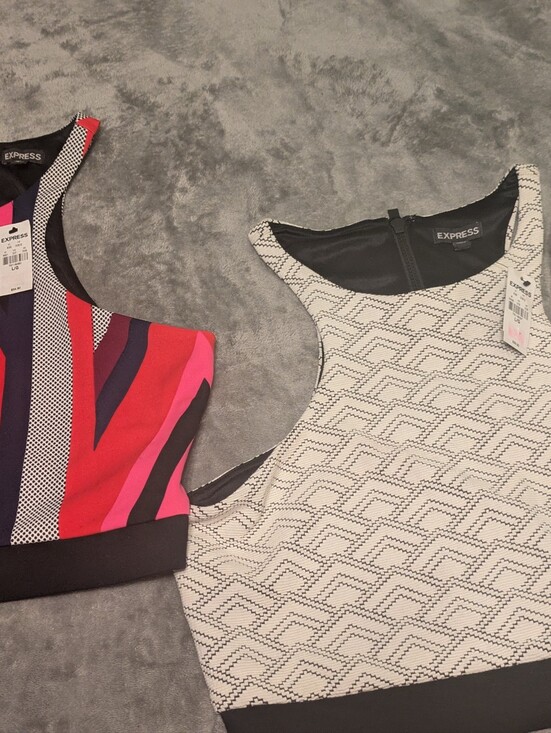 Express Tops - NWT Express Women’s Large Black White Geometric Crop Top Back Zip Sleeveless